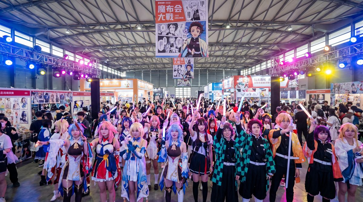 换妻探花动漫cosplay视频